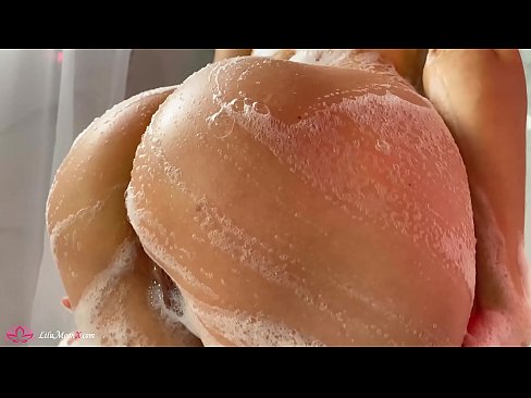 ❤️ Brunette Anapiga Pussy kwa Pussy kwa Vibrator hadi Orgasm kali katika Shower ️❌ ☑